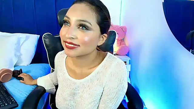 Naiaa_Cruz live
