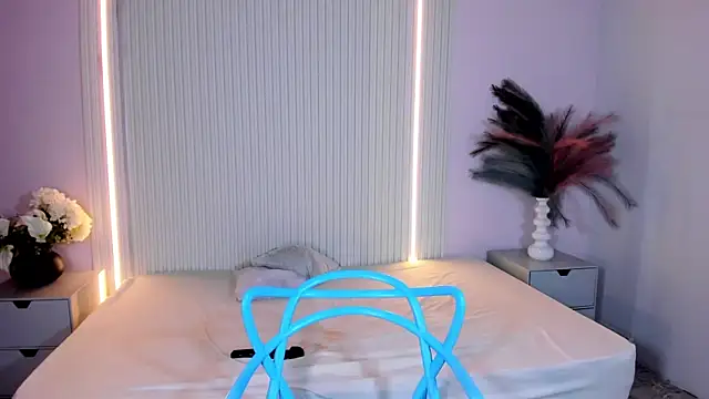 LucyWild8 live