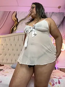 Lucy_Milf_474 live