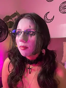 HollyPeach live