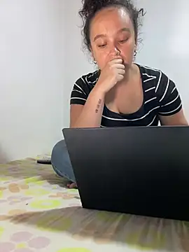 Kattyfeet live