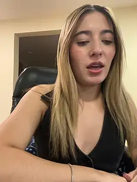 kloe__t18 live