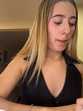 kloe__t18 live