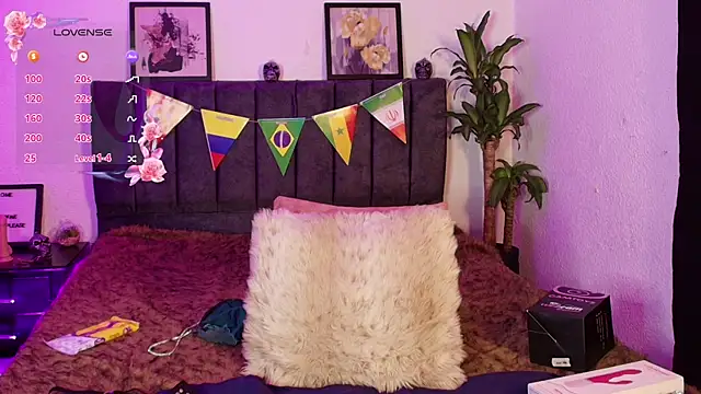 Mia_Collins_21 live