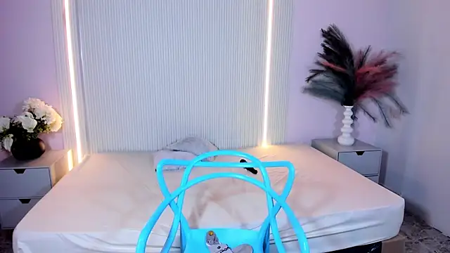 LucyWild8 live