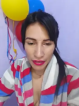 laurahotdirty live