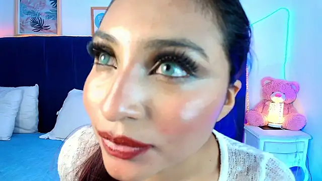 Naiaa_Cruz live