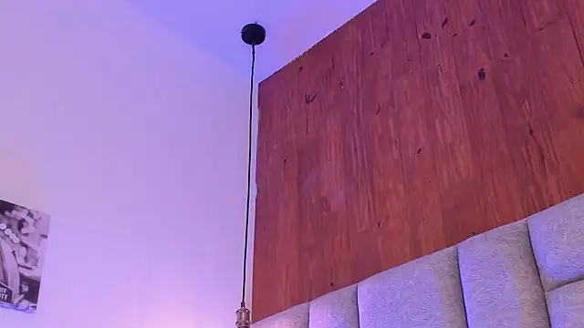 saraa_joness_ live