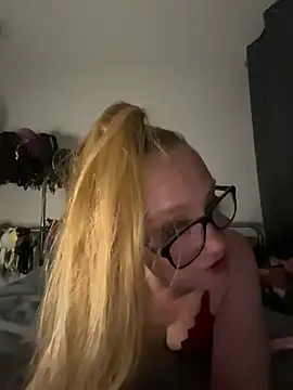 LizzieZ1975 live