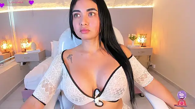 SofiaThonsonn live
