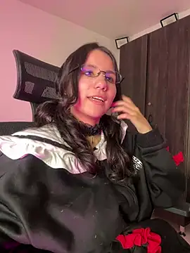 HollyPeach live
