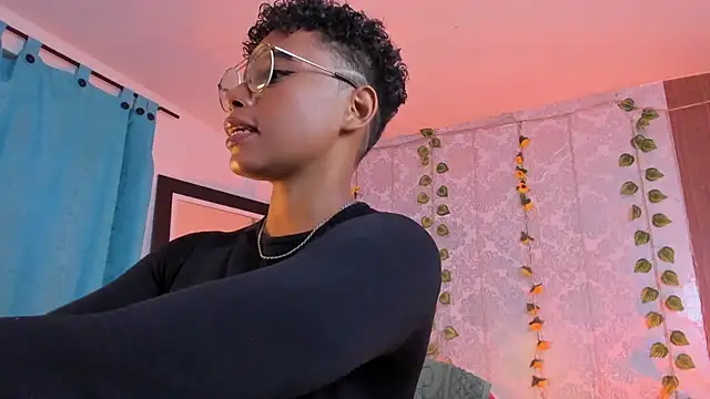 kelly_thomson live