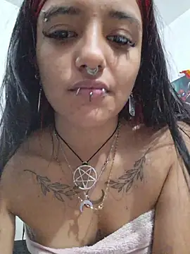 carolinerue live