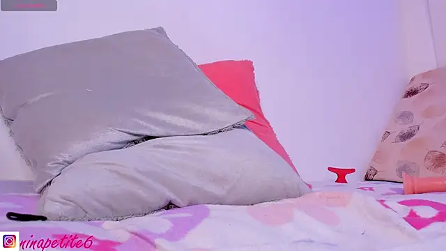 ninapetitew live