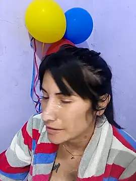 laurahotdirty live