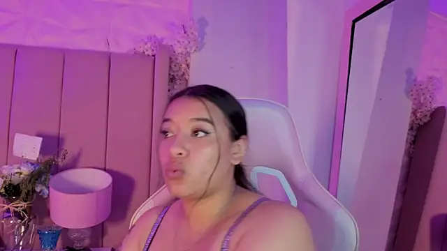 MollyBigBoobs12 live