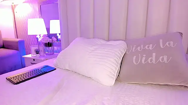 SophiaSmiiths_ live