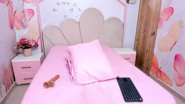 Millieskinny18 live