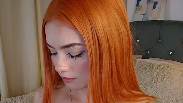 Miah_hilton2 live