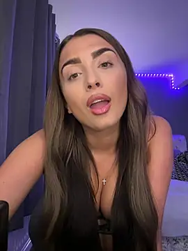 ellariverss live