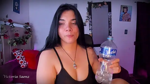 victoriaasaenz_ live