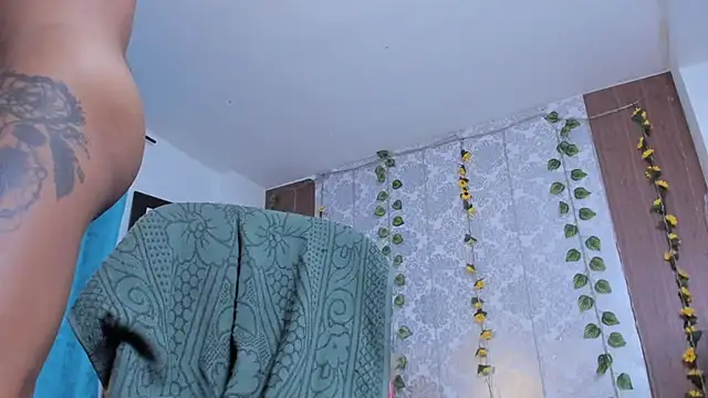 kelly_thomson live