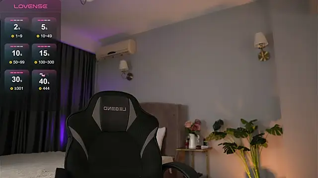 Playful_Issa live