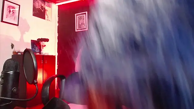aprildoll live
