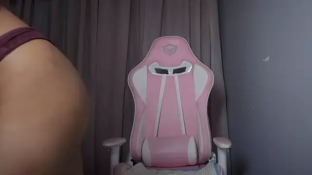 Mia_zee live