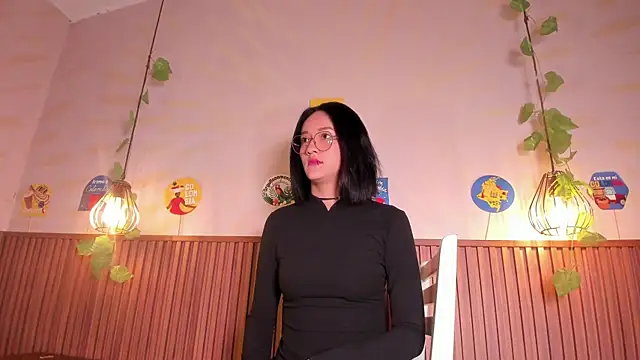 daphne_courtis live