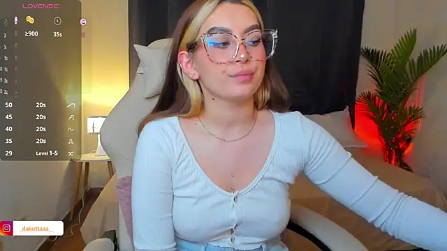 dakottaa_ live