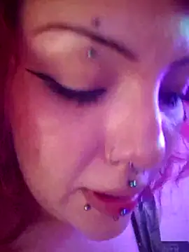 Sarah-Stoner live