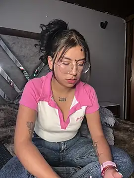 GabyLopez_Pink live