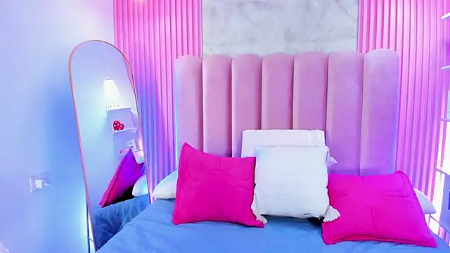 ArianaRougee live