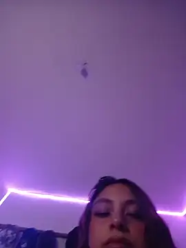 Emma_Evanns_ live