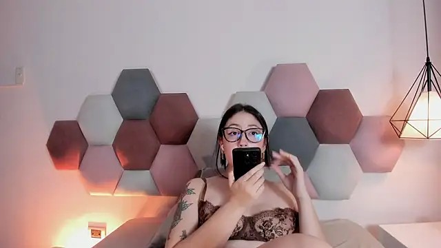 Emilywatsonn live