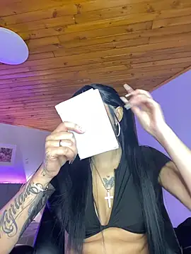 Hilary_pinkk live