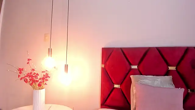 AnnaBroooks live
