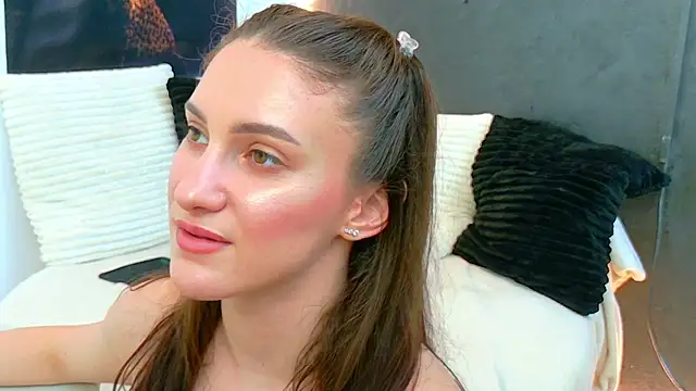 Amira_a live