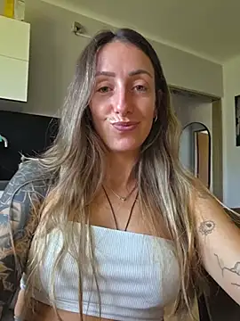 NicoleKaiser live