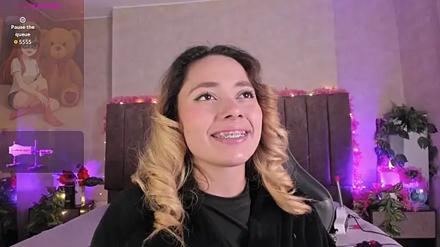LanaMills_ live