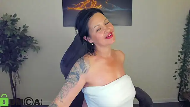 Sara_Devills live
