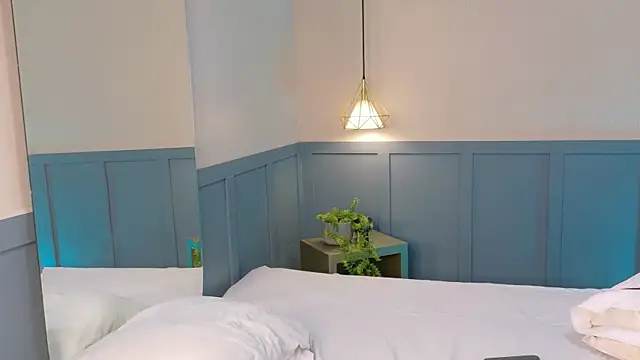 Chloe-Rose- live