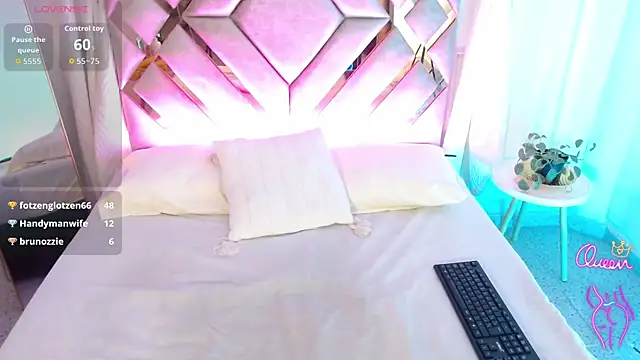 MilaMonroeX live