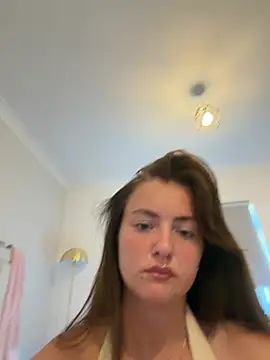 LolaSkyee live