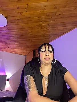 Hilary_pinkk live