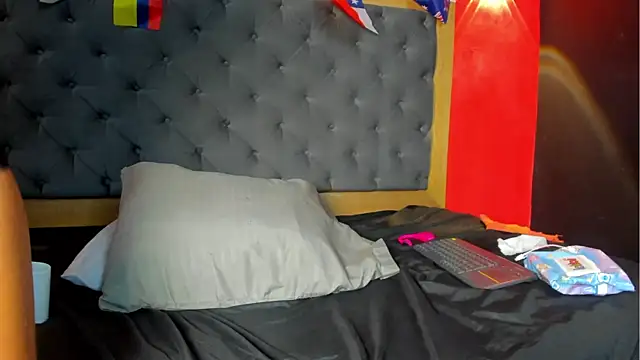 YayaHilton live