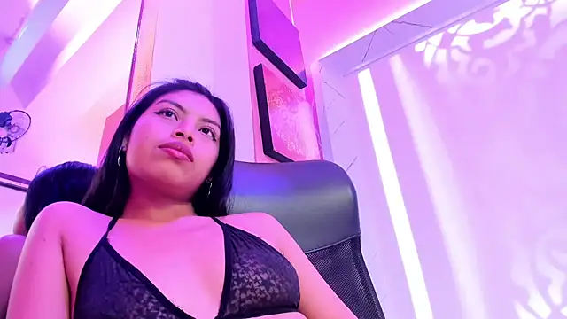 Chloe_Martini live
