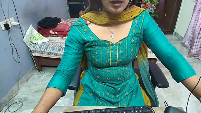 Deevisha-queen live