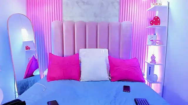 ArianaRougee live